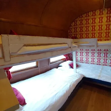 Junamajoitus Train Station