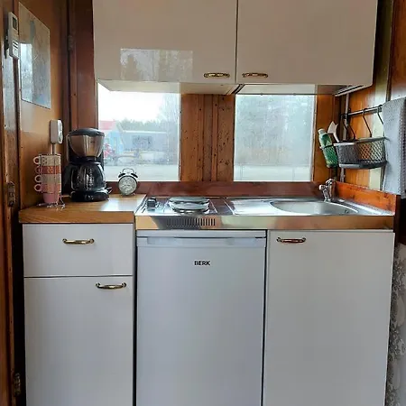 Junamajoitus Train Station Tuuri