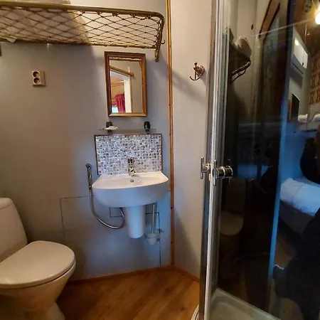 Vendégház Junamajoitus Train Station