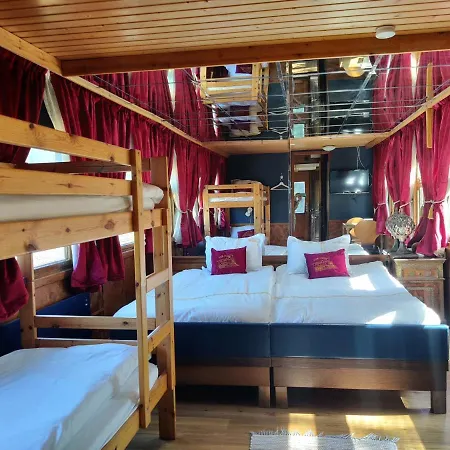 Junamajoitus Train Station Πανσιόν