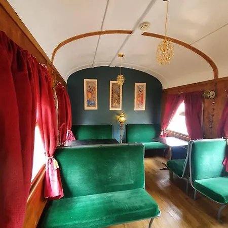 Junamajoitus Train Station ゲストハウス 3*