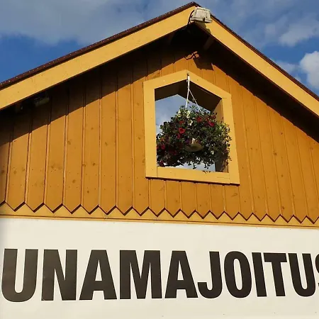 Junamajoitus Train Station Vendégház