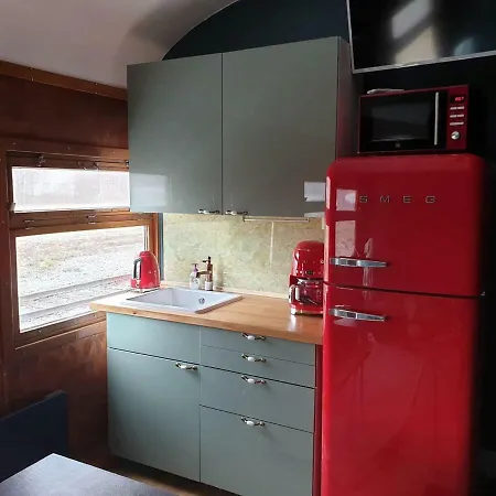 Junamajoitus Train Station Πανσιόν Tuuri