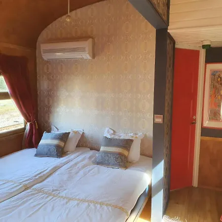 Πανσιόν Junamajoitus Train Station