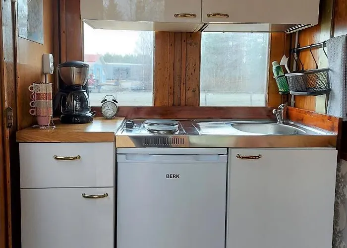 Junamajoitus Train Station Tuuri